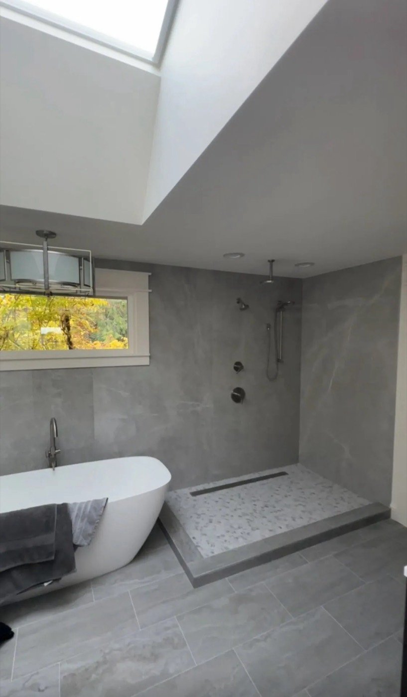 Wet room with freestanding tub