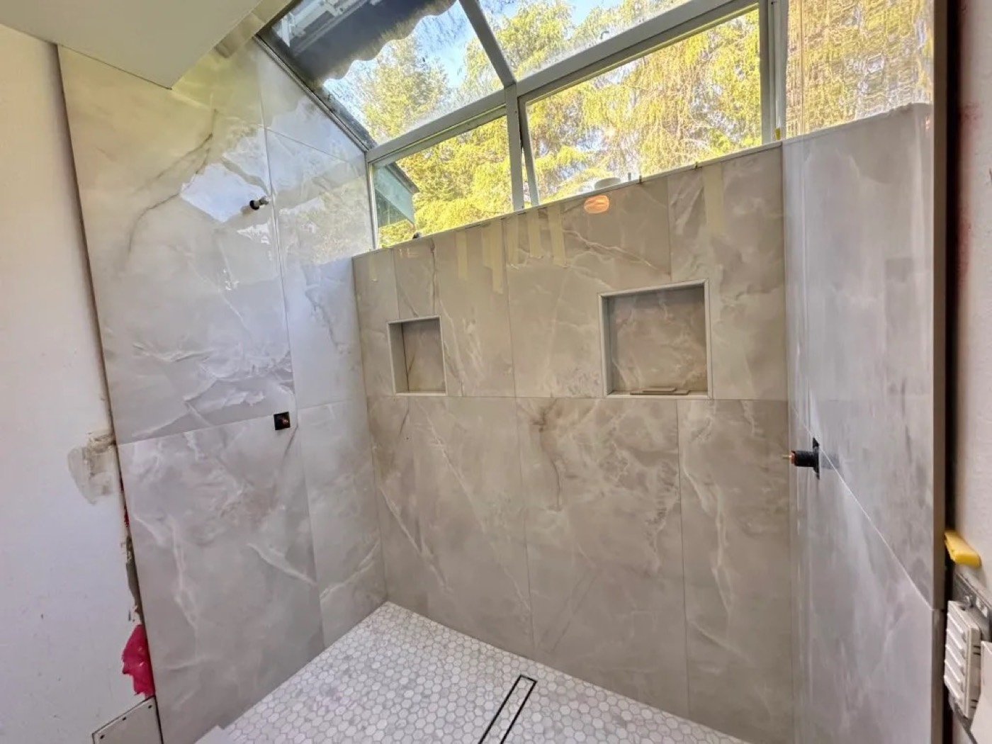 Large tile shower with built-in niches